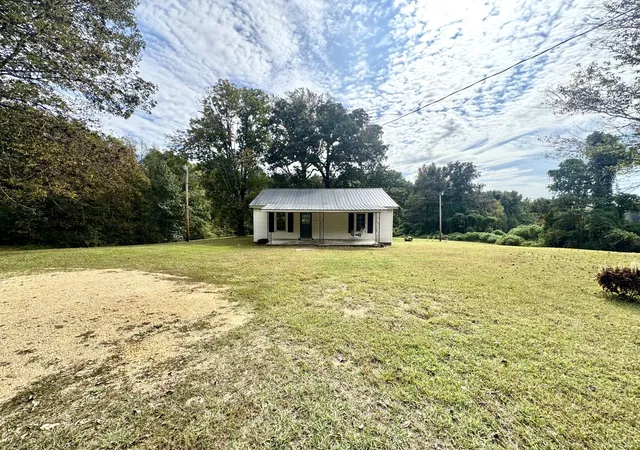Photo 1 of Single family home for sale at 1645 Liberty Rd, Camden, TN 38320 | MLS# 3621645 | Listing updated on 2026-10-16