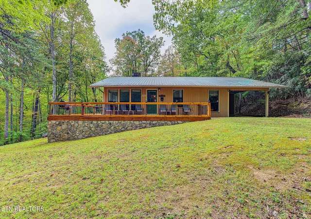Photo 1 of Single family home for sale at 4222 Fox Hunters Ln, Sevierville, TN 37876 | MLS# 3621476 | Listing updated on 2026-10-16