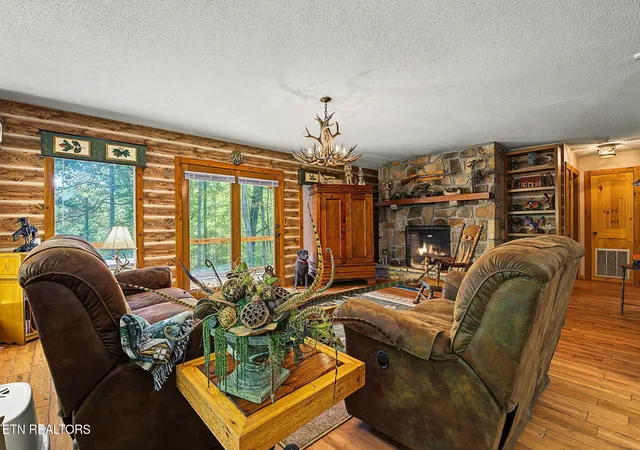 Photo 3 of Single family home for sale at 4222 Fox Hunters Ln, Sevierville, TN 37876 | MLS# 3621476 | Listing updated on 2026-10-16