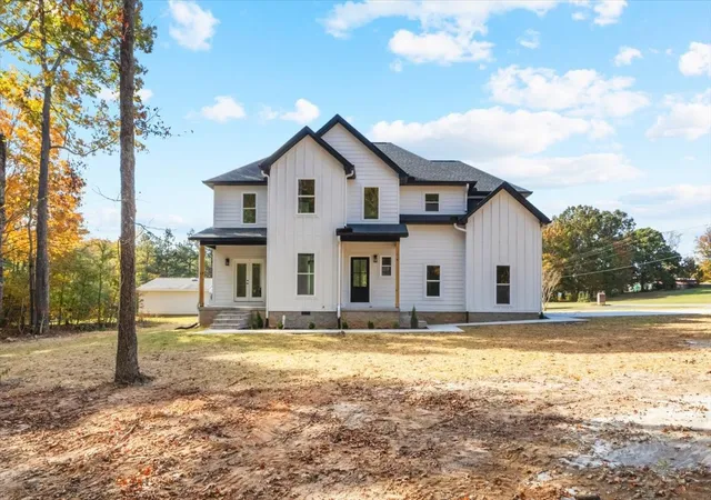 Single family home for sale at 105 Contrary Rd, Burns, TN 37029 | MLS# 3621533