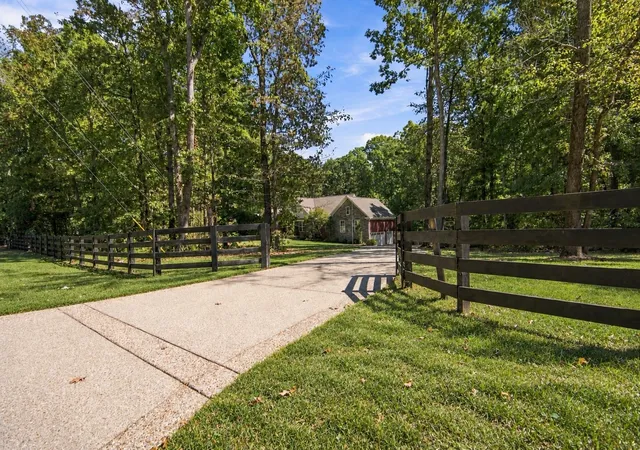 Photo 2 of Single family home for sale at 5751 Pinewood Rd, Franklin, TN 37064 | MLS# 3622006 | Listing updated on 2026-10-29