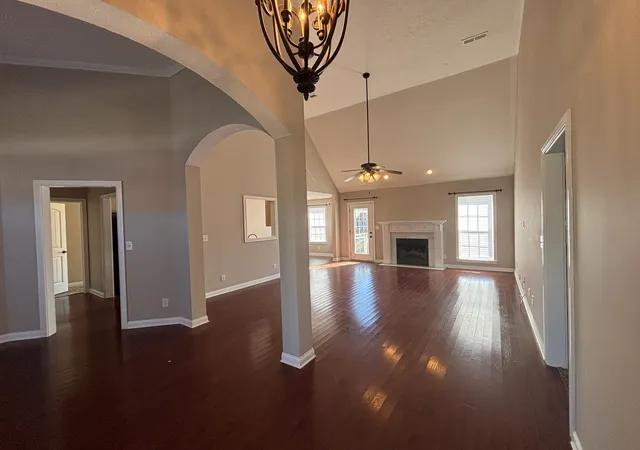 Photo 2 of Single family home for sale at 724 Cavalier Dr, Clarksville, TN 37040 | MLS# 3621576 | Listing updated on 2026-10-25