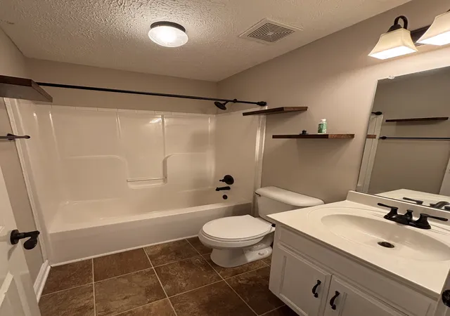 Photo 4 of Single family home for sale at 724 Cavalier Dr, Clarksville, TN 37040 | MLS# 3621576 | Listing updated on 2026-10-25