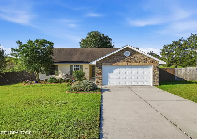Photo 1 of Single family home for sale at 1120 Stone Crk Ln, Sevierville, TN 37876 | MLS# 3621539 | Listing updated on 2026-10-20