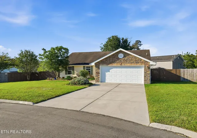 Photo 1 of Single family home for sale at 1120 Stone Crk Ln, Sevierville, TN 37876 | MLS# 3621539 | Listing updated on 2026-10-20