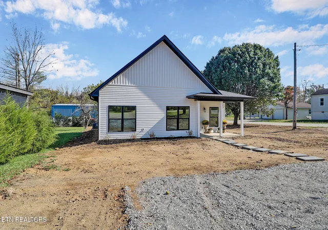 Single family home for sale at 304 W Stewart Ave, Monterey, TN 38574 | MLS# 3621592 | Listing updated on 2026-10-16