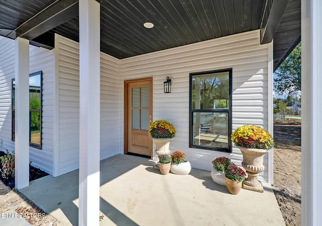 Photo 3 of Single family home for sale at 304 W Stewart Ave, Monterey, TN 38574 | MLS# 3621592 | Listing updated on 2026-10-16