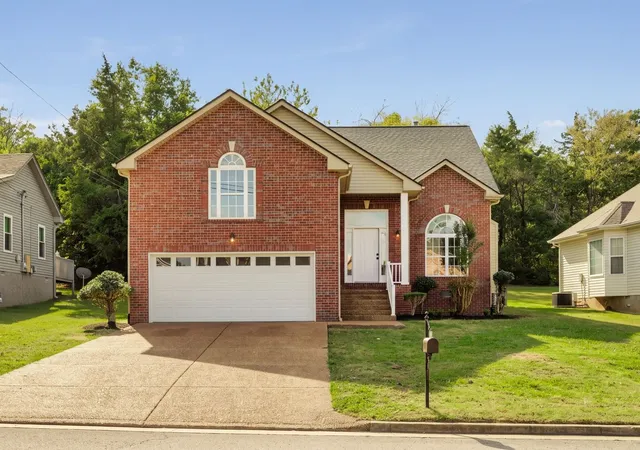 Photo 2 of Single family home for sale at 2820 Stokers Ln N, Nashville, TN 37207 | MLS# 3621895 | Listing updated on 2026-10-27