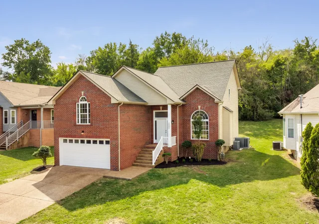 Single family home for sale at 2820 Stokers Ln N, Nashville, TN 37207 | MLS# 3621895