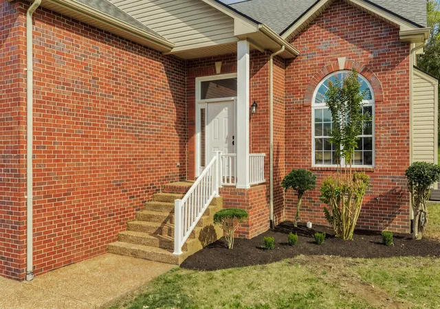 Photo 3 of Single family home for sale at 2820 Stokers Ln N, Nashville, TN 37207 | MLS# 3621895 | Listing updated on 2026-10-27