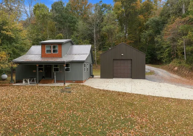 Single family home for sale at 1437 Turkey Crk Rd, Dickson, TN 37055 | MLS# 3622984