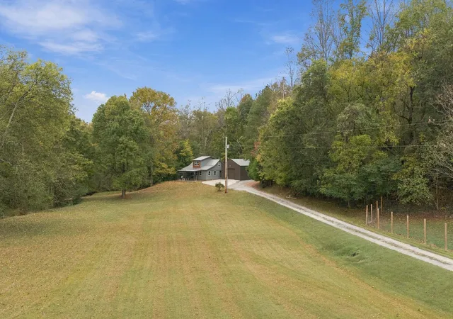 Photo 1 of Single family home for sale at 1437 Turkey Crk Rd, Dickson, TN 37055 | MLS# 3622984 | Listing updated on 2026-10-21