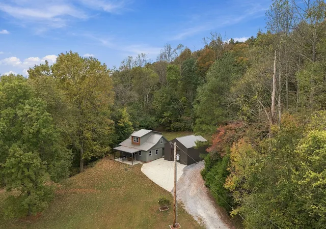 Photo 2 of Single family home for sale at 1437 Turkey Crk Rd, Dickson, TN 37055 | MLS# 3622984 | Listing updated on 2026-10-21