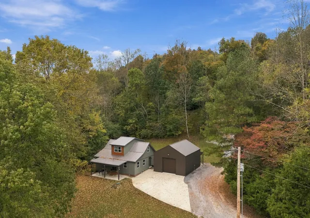 Photo 3 of Single family home for sale at 1437 Turkey Crk Rd, Dickson, TN 37055 | MLS# 3622984 | Listing updated on 2026-10-21