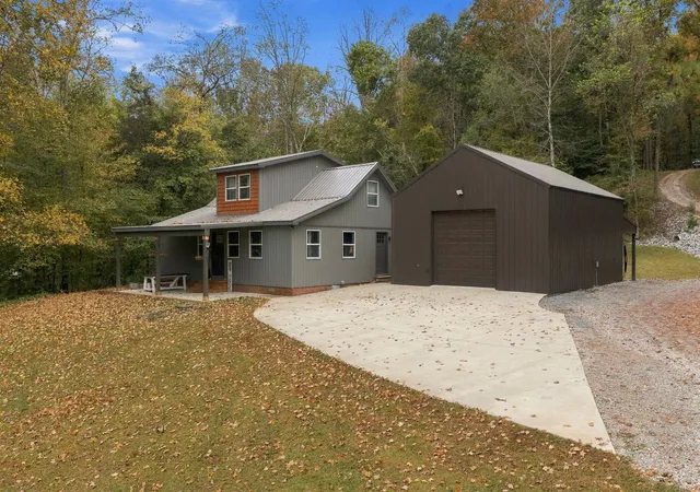 Photo 4 of Single family home for sale at 1437 Turkey Crk Rd, Dickson, TN 37055 | MLS# 3622984 | Listing updated on 2026-10-21