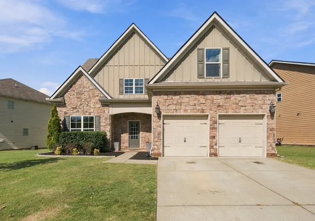 Photo 1 of Single family home for sale at 923 Lunette Dr, Murfreesboro, TN 37128 | MLS# 3621757 | Listing updated on 2026-10-25