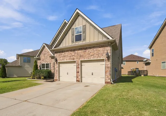Photo 2 of Single family home for sale at 923 Lunette Dr, Murfreesboro, TN 37128 | MLS# 3621757 | Listing updated on 2026-10-25