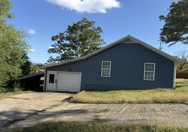 Photo 2 of Single family home for sale at 2300 Walker Cvs Rd, Sparta, TN 38583 | MLS# 3621771 | Listing updated on 2026-10-21