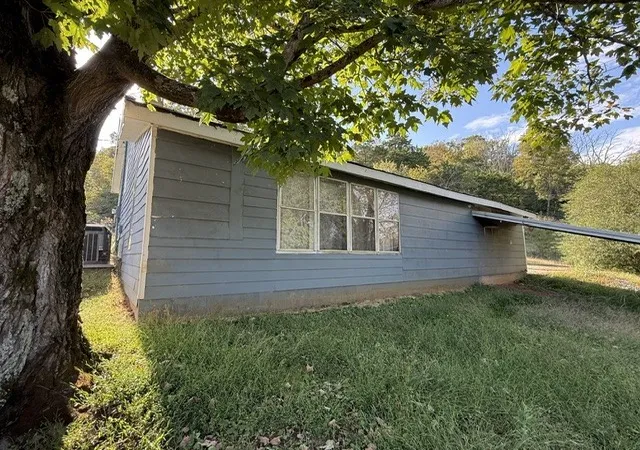 Photo 3 of Single family home for sale at 2300 Walker Cvs Rd, Sparta, TN 38583 | MLS# 3621771 | Listing updated on 2026-10-21