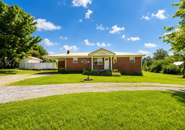 Single family home for sale at 968 Old Nashville Hwy, Mc Ewen, TN 37101 | MLS# 3621781