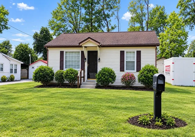 Photo 1 of Single family home for sale at 612 W End Cir, Franklin, TN 37064 | MLS# 3621824 | Listing updated on 2026-10-16