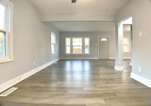 Photo 2 of Single family home for sale at 1008 Ridgecrest Dr, Clarksville, TN 37040 | MLS# 3621830 | Listing updated on 2026-10-19