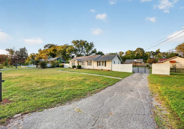Photo 1 of Single family home for sale at 614 Peachtree St, Murfreesboro, TN 37129 | MLS# 3621935 | Listing updated on 2026-10-28