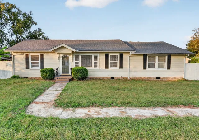 Photo 3 of Single family home for sale at 614 Peachtree St, Murfreesboro, TN 37129 | MLS# 3621935 | Listing updated on 2026-10-28