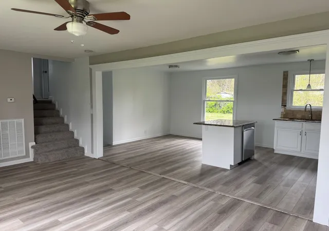 Photo 3 of Single family home for sale at 204 Morningside Dr, Clarksville, TN 37042 | MLS# 3622078 | Listing updated on 2026-10-29
