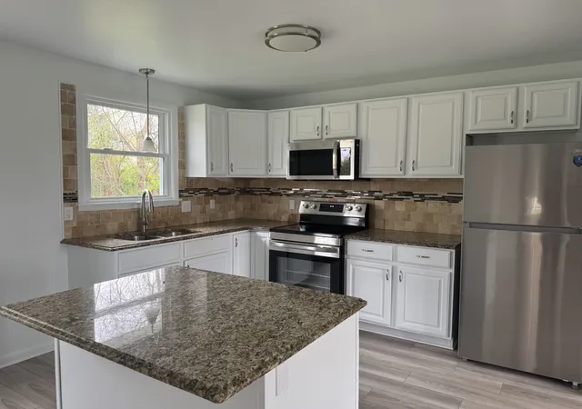 Photo 4 of Single family home for sale at 204 Morningside Dr, Clarksville, TN 37042 | MLS# 3622078 | Listing updated on 2026-10-29