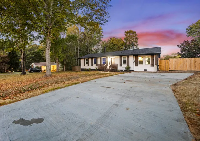 Photo 2 of Single family home for sale at 2846 Thrush Dr, Clarksville, TN 37040 | MLS# 3621939 | Listing updated on 2026-10-17