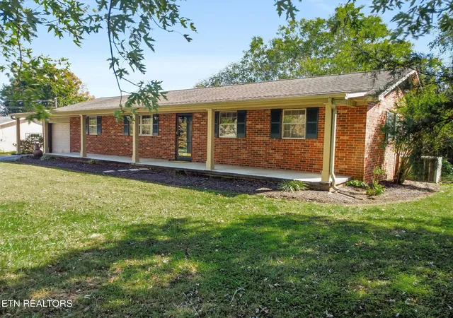 Photo 2 of Single family home for sale at 1370 Russell Ln, Lenoir City, TN 37772 | MLS# 3621953 | Listing updated on 2026-10-22