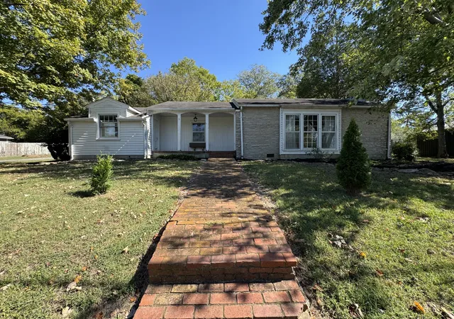 Photo 1 of Single family home for sale at 211 Elm St, Pulaski, TN 38478 | MLS# 3621982 | Listing updated on 2026-10-27