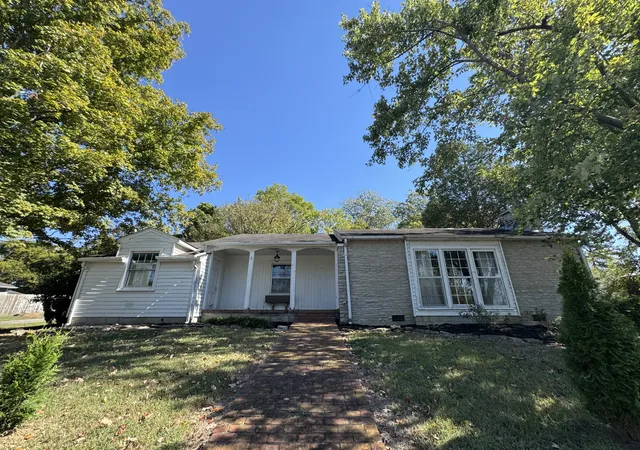 Photo 1 of Single family home for sale at 211 Elm St, Pulaski, TN 38478 | MLS# 3621982 | Listing updated on 2026-10-27