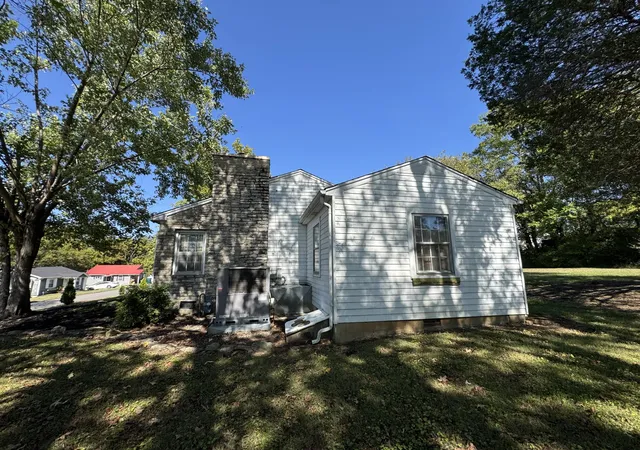 Photo 4 of Single family home for sale at 211 Elm St, Pulaski, TN 38478 | MLS# 3621982 | Listing updated on 2026-10-27
