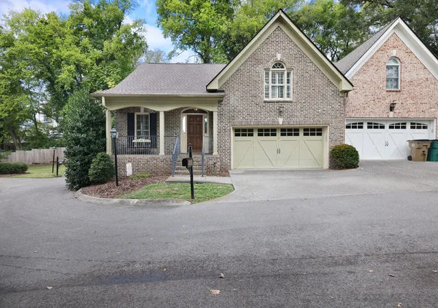 Photo 1 of Townhouse for sale at 131d Woodmont Blvd, Nashville, TN 37205 | MLS# 3622061 | Listing updated on 2026-10-23