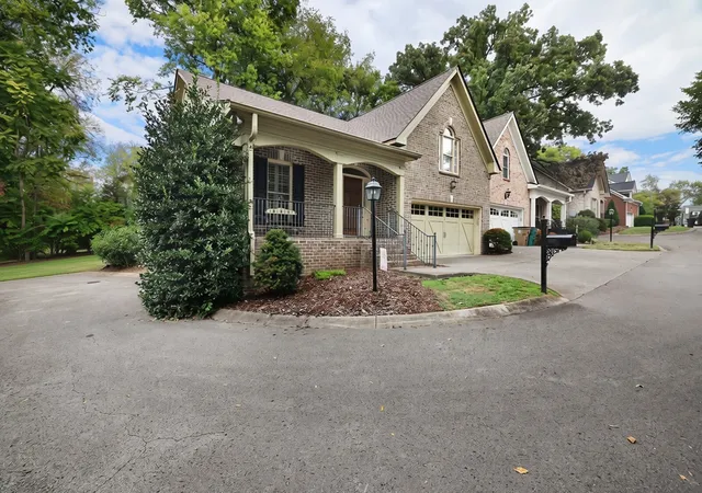 Photo 3 of Townhouse for sale at 131d Woodmont Blvd, Nashville, TN 37205 | MLS# 3622061 | Listing updated on 2026-10-23