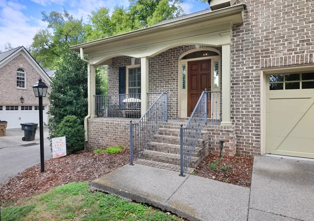 Photo 4 of Townhouse for sale at 131d Woodmont Blvd, Nashville, TN 37205 | MLS# 3622061 | Listing updated on 2026-10-23