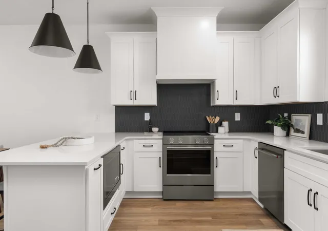 Photo 2 of Townhouse for sale at 121 Hart Ln, Nashville, TN 37207 | MLS# 3622018 | Listing updated on 2026-10-28