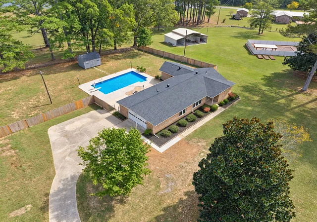 Single family home for sale at 17 West Rd, Fayetteville, TN 37334 | MLS# 3622039