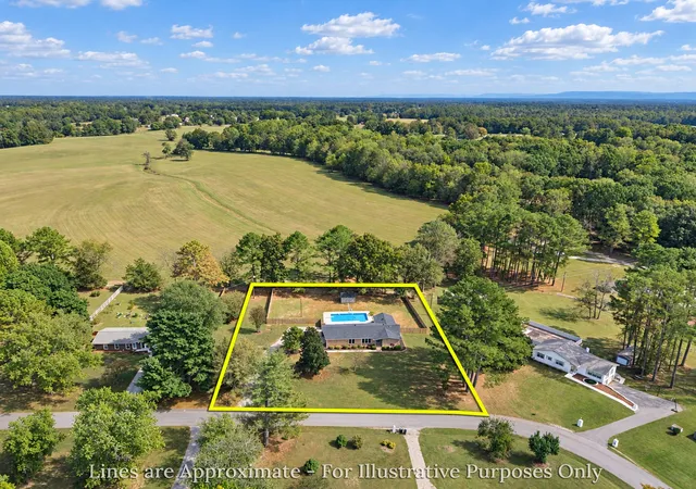 Photo 3 of Single family home for sale at 17 West Rd, Fayetteville, TN 37334 | MLS# 3622039 | Listing updated on 2026-10-22
