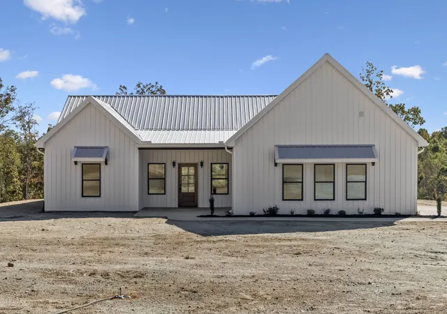 Photo 1 of Single family home for sale at 2485 Highway 438, Centerville, TN 37033 | MLS# 3622891 | Listing updated on 2026-10-27