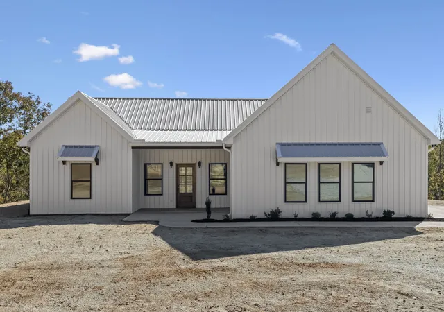 Photo 2 of Single family home for sale at 2485 Highway 438, Centerville, TN 37033 | MLS# 3622891 | Listing updated on 2026-10-27