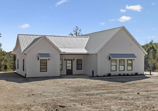 Photo 3 of Single family home for sale at 2485 Highway 438, Centerville, TN 37033 | MLS# 3622891 | Listing updated on 2026-10-27