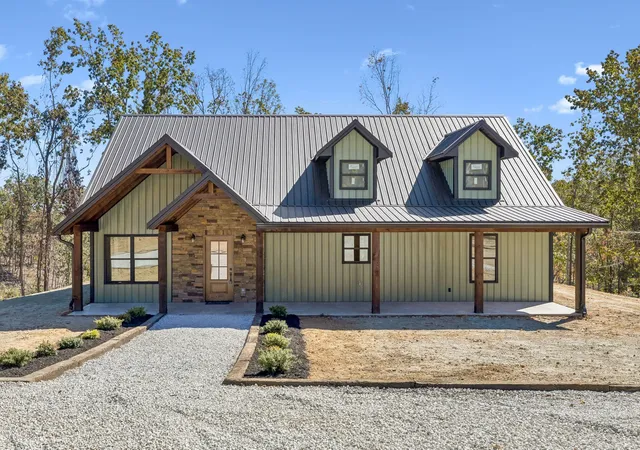 Single family home for sale at 2471 Highway 438, Centerville, TN 37033 | MLS# 3622894