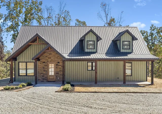 Photo 1 of Single family home for sale at 2471 Highway 438, Centerville, TN 37033 | MLS# 3622894 | Listing updated on 2026-10-27
