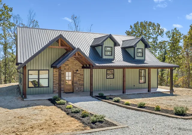 Photo 2 of Single family home for sale at 2471 Highway 438, Centerville, TN 37033 | MLS# 3622894 | Listing updated on 2026-10-27