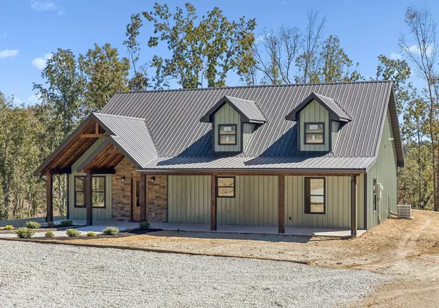 Photo 3 of Single family home for sale at 2471 Highway 438, Centerville, TN 37033 | MLS# 3622894 | Listing updated on 2026-10-27
