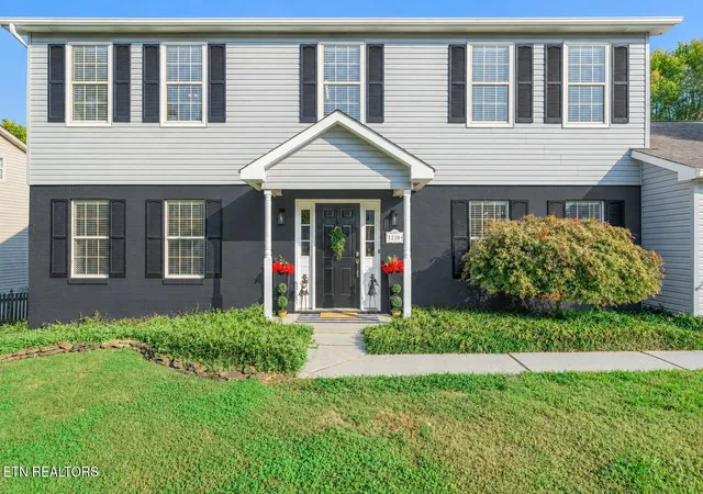 Photo 3 of Single family home for sale at 1210 Oak Hvn Rd, Knoxville, TN 37932 | MLS# 3622077 | Listing updated on 2026-10-18