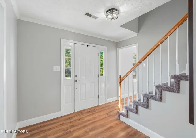 Photo 3 of Single family home for sale at 1210 Oak Hvn Rd, Knoxville, TN 37932 | MLS# 3622077 | Listing updated on 2026-10-18